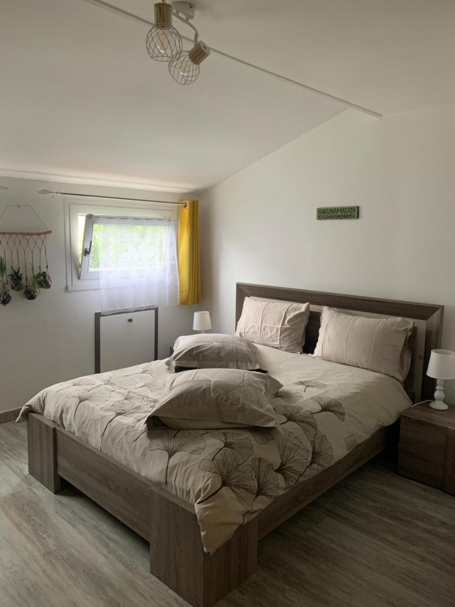 Отель Chez Fifi&Stella Neufmoutiers-en-Brie Экстерьер фото